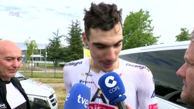 Juan Ayuso: "El ambiente en el UAE es bueno, pero me reafirmo en que el gesto de Rui Costa sobraba"