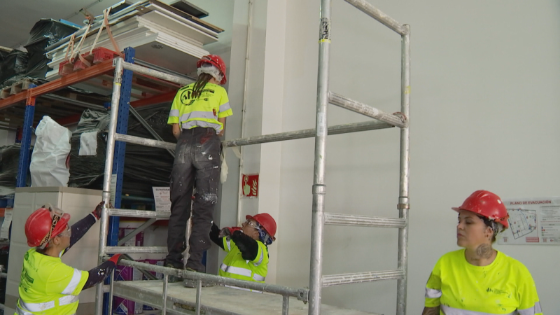 Mujeres a pie de obra | Ver