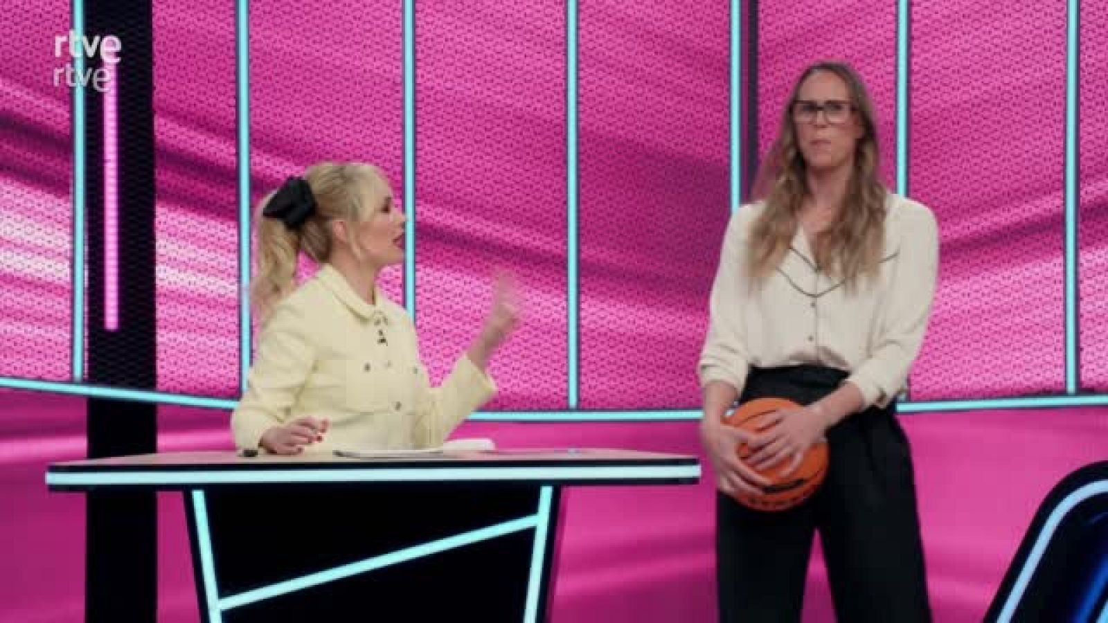 'Invictus, ¿Te atreves?': Amaya Valdemoro, una fanática del rap - Invictus, ¿te atreves? | Ver