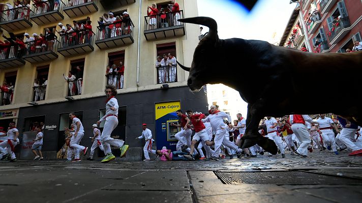 San Fermín - Primer encierro San Fermín 2024: largo y peligroso en la plaza con La Palmosilla