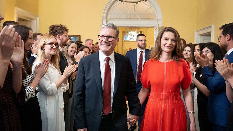 Starmer arrasa con una mayora absoluta histrica y pone fin a 14 aos de gobiernos conservadores en Reino Unido