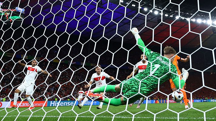 Eurocopa - Verbruggen salva el pleno de prórrogas con un paradón en el descuento