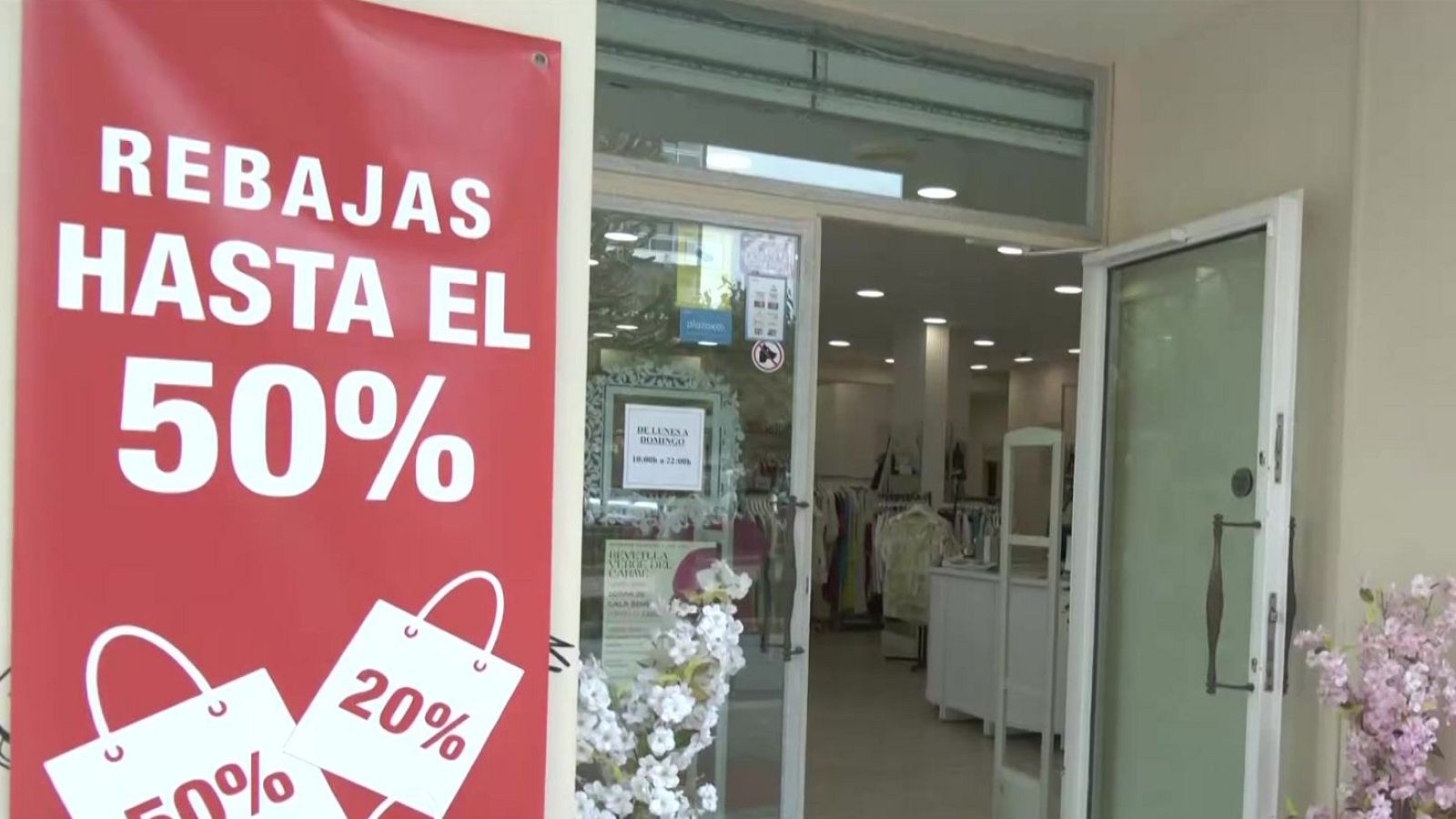 Les rebaixes d'estiu s'ajornen per la demanda turística - L'Informatiu | Veure