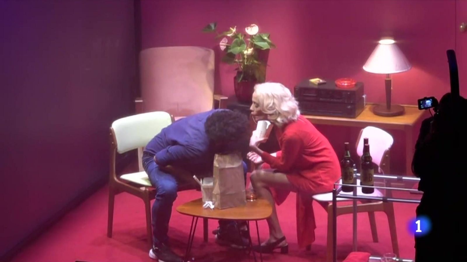 María Hervás interpreta la marató teatral 'The Second Woman' - L'Informatiu | Veure