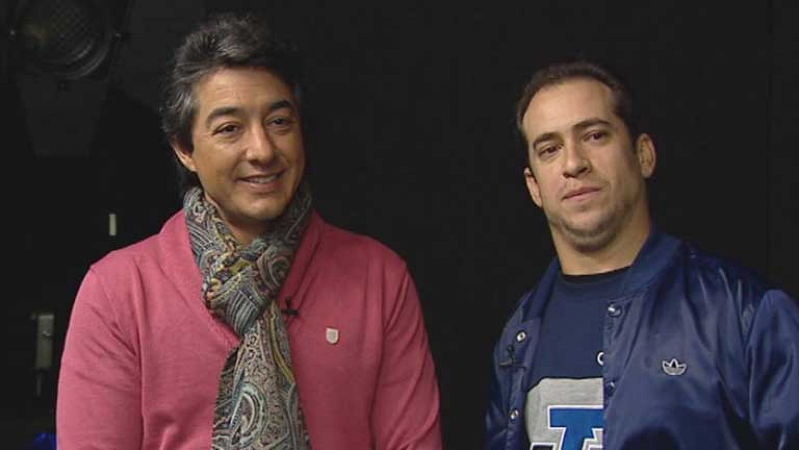 Juan Valderrama y el Langui cantan a los emigrantes españoles