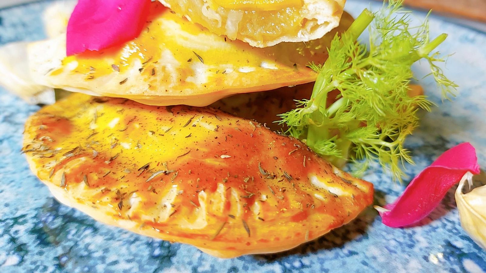 Receta de empanadillas de paté de ajo, miel y queso - Saber vivir | Ver