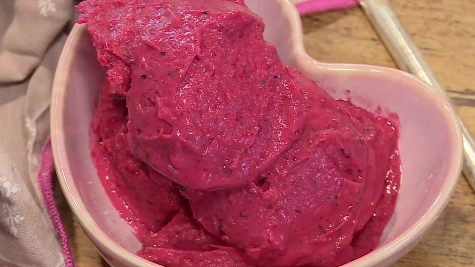 Receta de helado de frutos rojos de la chef Marta Verona - Saber vivir | Ver