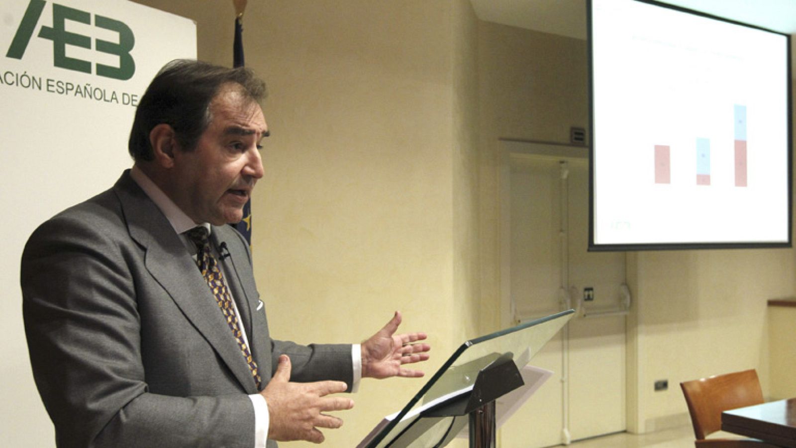 La banca gana un 63% menos hasta septiembre, 3.386 millones de euros | Ver