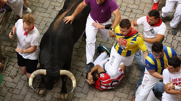Cuarto encierro de San Fermín 2024 a cámara lenta | Ver