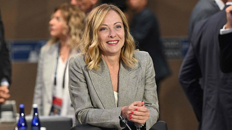 Giorgia Meloni, tras tocar techo vive horas bajas | Ver