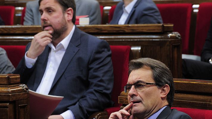 Telediario 1 - CiU y ERC fijan la consulta soberanista en 2014 tras cerrar un acuerdo de gobernabilidad