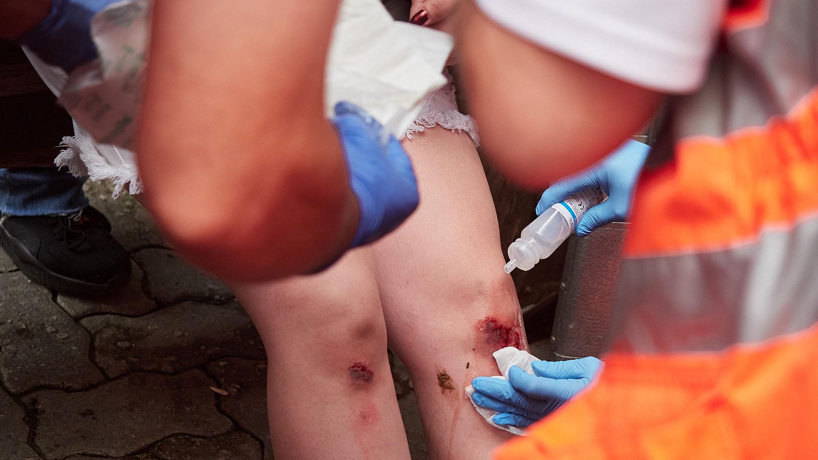 Los ángeles de la guarda de los encierros de San Fermín - Telediario 1 | Ver