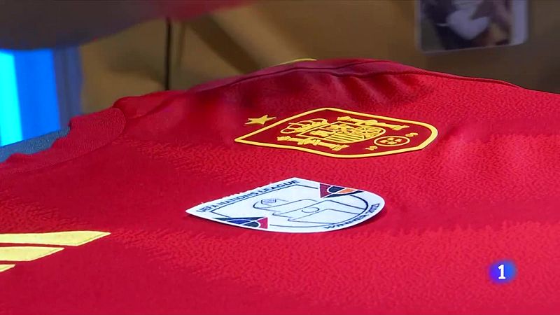 La febre de 'La Roja' arriba a les botigues - L'Informatiu | Veure