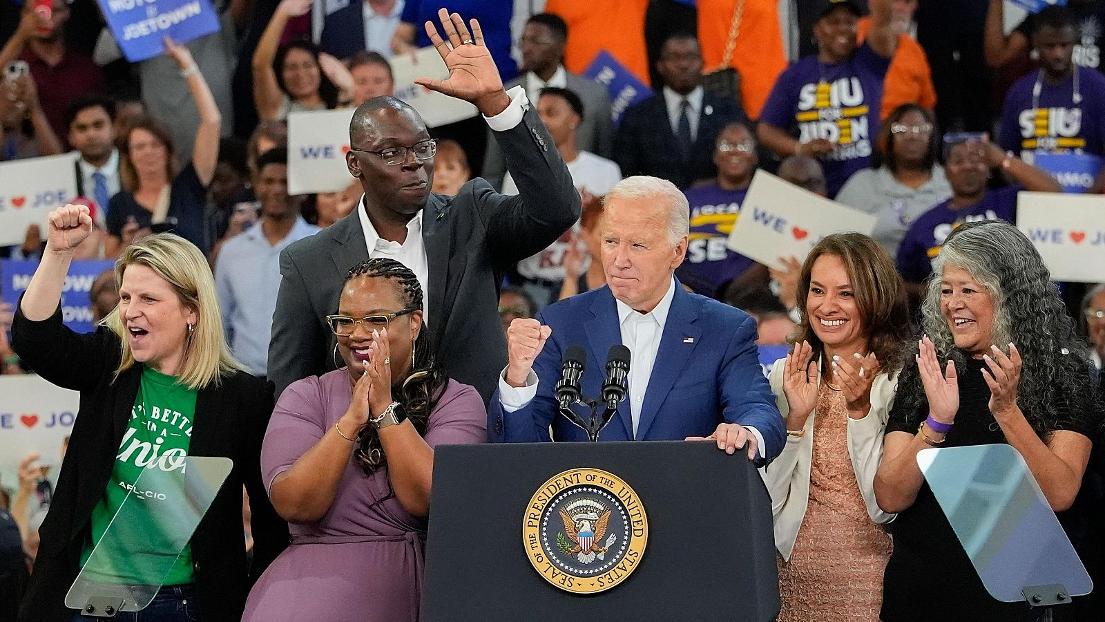 Biden se sacude la presión y continúa con su campaña presidencial | Ver