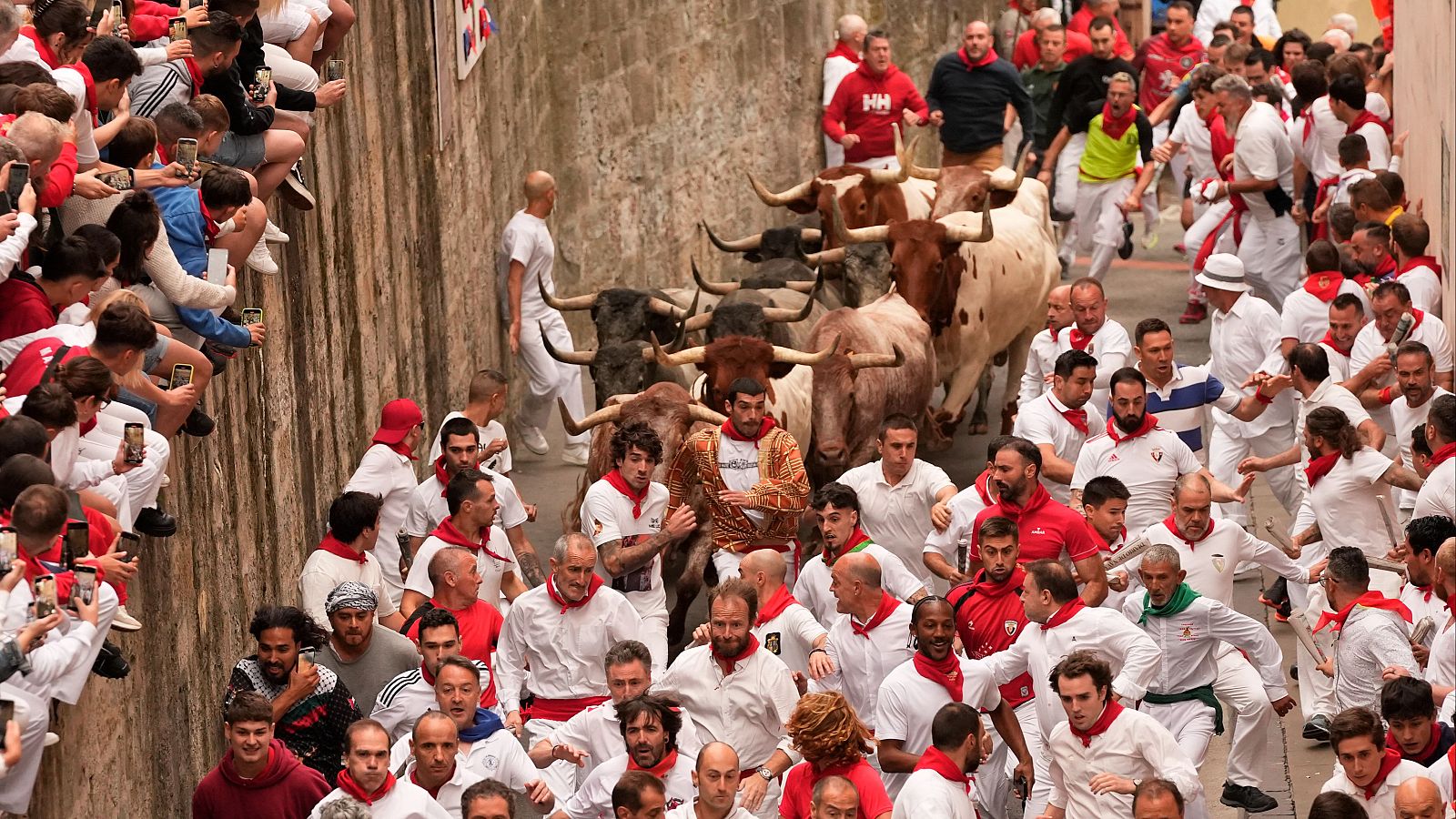 Dentaduras o carteras: algunos de los objetos perdidos durante los Sanfermines | Ver