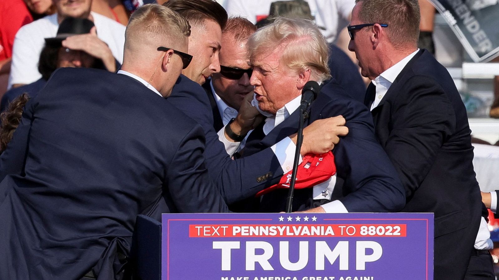 Trump es evacuado tras un tiroteo en un mitin en Pensilvania - Informativo 24h | Ver