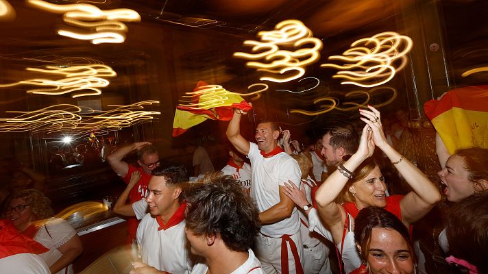 Telediario 1 - Sufrimiento y éxtasis: así vivió la afición en las calles el triunfo de España en la Eurocopa
