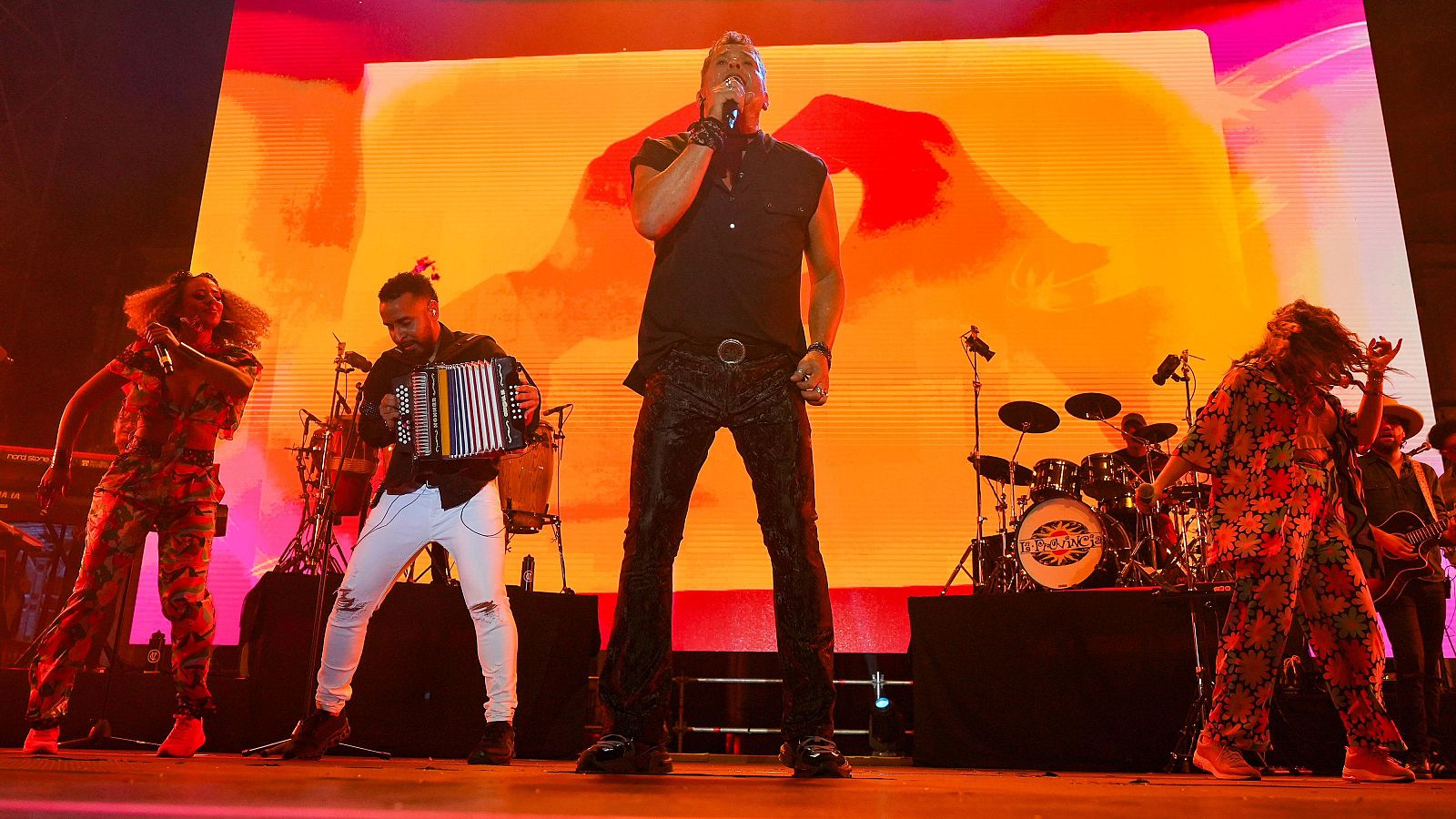 La emoción por la selección española se cuela también en los conciertos veraniegos - Telediario 1 | Ver