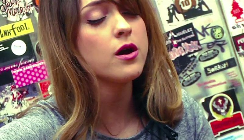 Russian Red versiona "It's A Heartache", de Bonnie Tyler