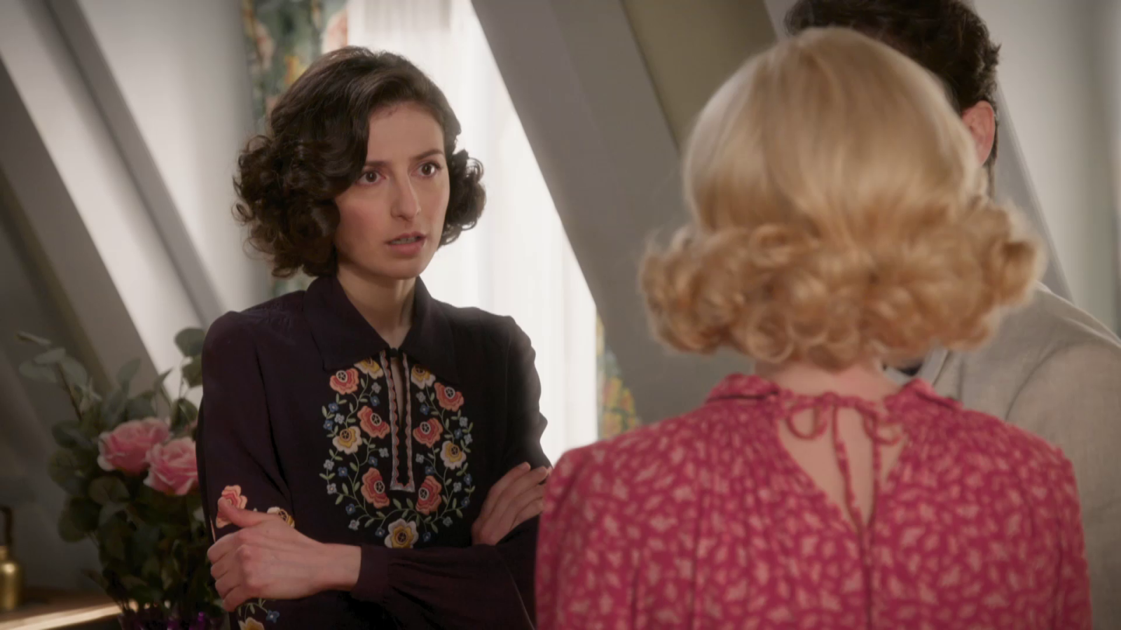 Laurita echa a Agustín de casa - Salón de té La Moderna | Ver