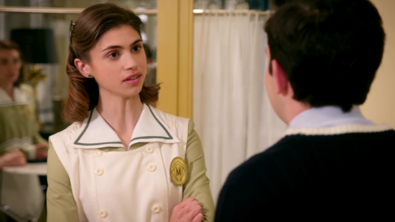 Salvita le ofrece trabajo a Marta como limpiadora de la librería - Salón de té La Moderna | Ver