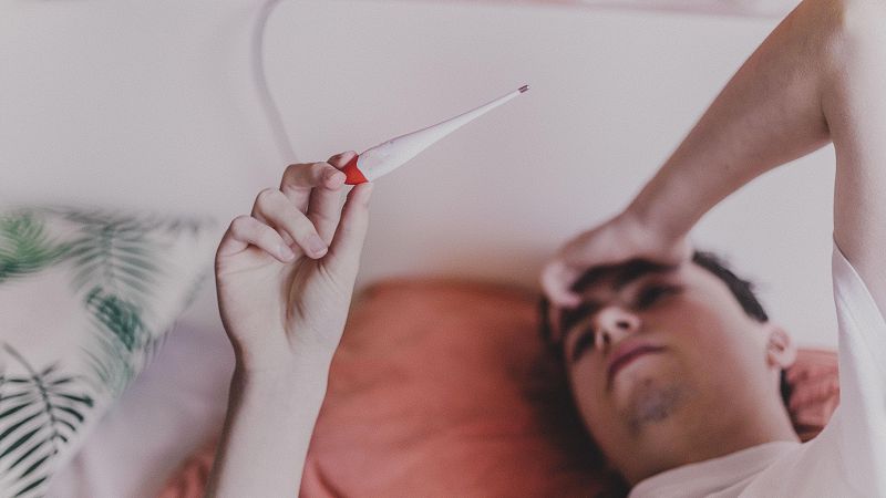 ¿Por qué es tan habitual enfermar cuando se comienzan las vacaciones? - Telediario 1 | Ver