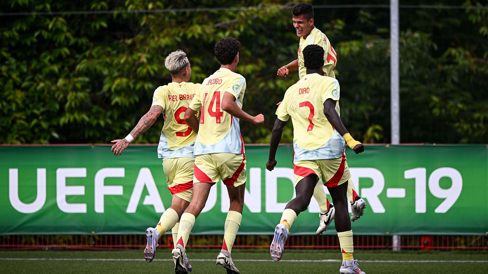 Iker Bravo le da la victoria a España en su debut en el Europeo sub - 19 | Ver