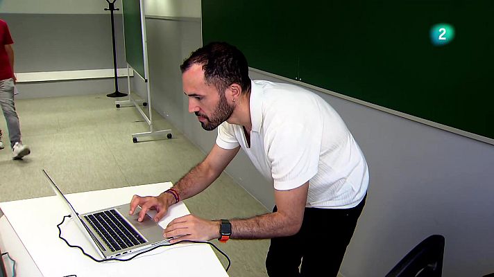 En lengua de signos - Iván Vazquez, doctorado Cum Laude