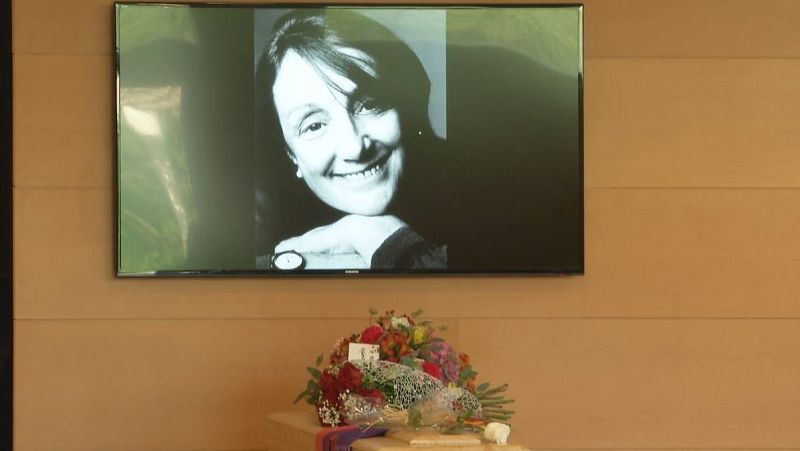 Cerimònia laica de comiat a Rosa Regàs - L'Informatiu | Veure