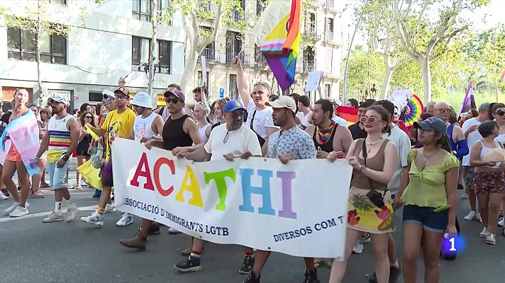 L'Informatiu - El Pride! Barcelona acull a 120.000 persones per celebrar l'orgull LGTBIQ+