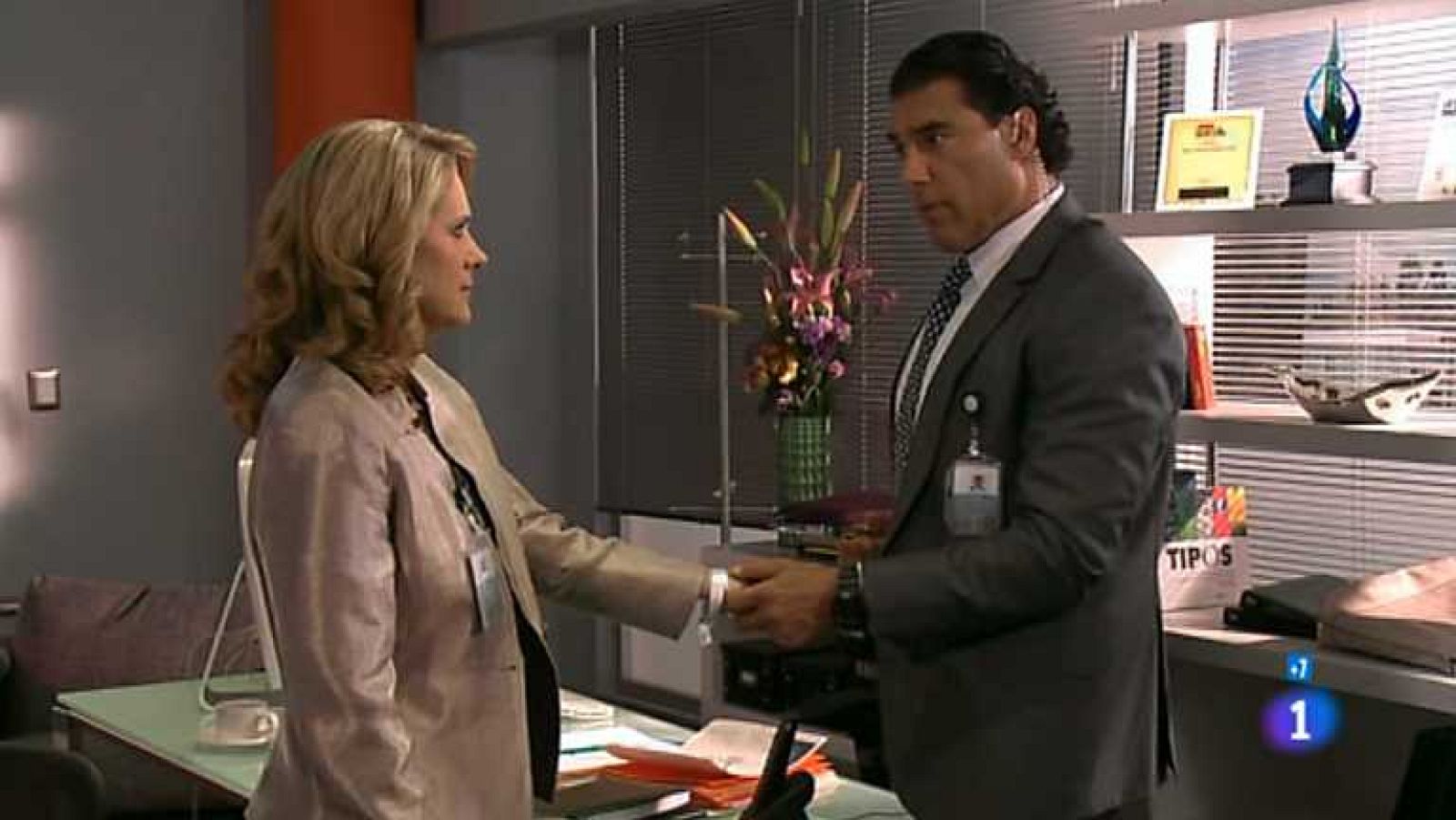 Amores verdaderos - Capítulo 52 - Victoria se muestra intransigente con Arriaga tras su beso con su amiga - ver ahora