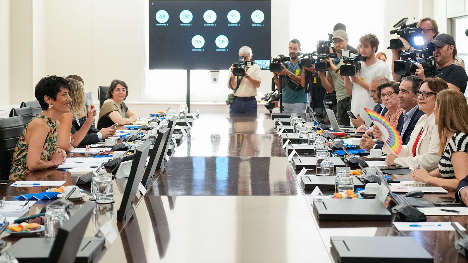 Gobierno y comunidades se reúnen en la Conferencia de Inmigración | Ver