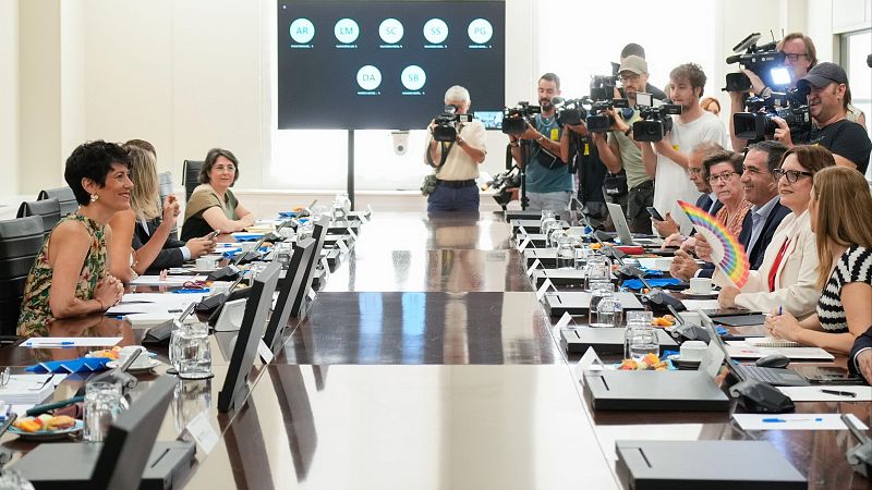 Gobierno y comunidades se reúnen en la Conferencia de Inmigración | Ver