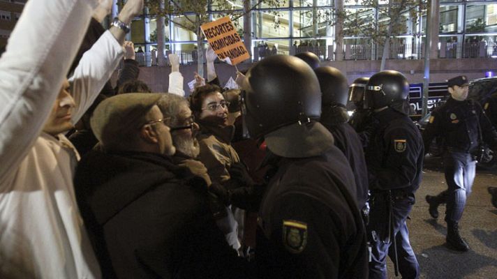Informativo 24h - Los directores de los centros de salud estudian dimitir en bloque como protesta por la oleada privatizadora en Madrid