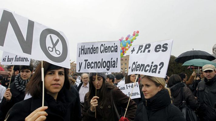 La 2 Noticias - Los científicos se quejan también de los recortes del Gobierno