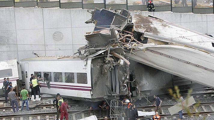 Telediario Fin de Semana - Condenados a dos años y medio de prisión el maquinista y el exdirector de Seguridad de Adif por el accidente del Alvia