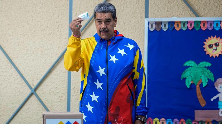 Fin de semana 24h - El presidente de Venezuela, Nicolás Maduro, vota minutos después de la apertura de los colegios