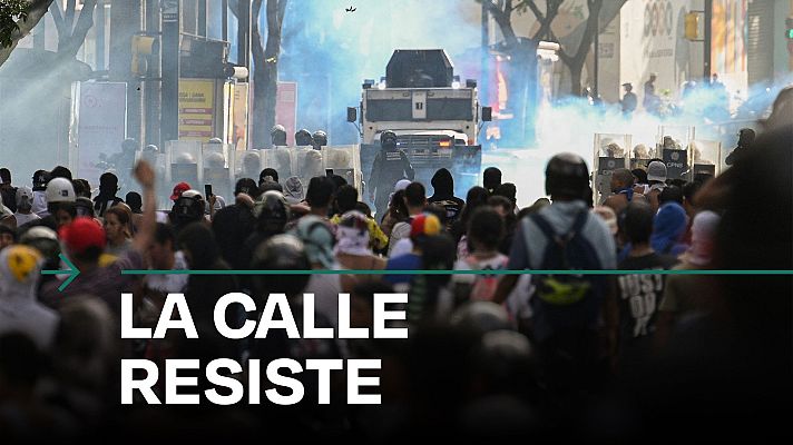 Modo Digital - Manifestantes piden el fin del régimen de Maduro y derriban estatuas de Chávez en Venezuela