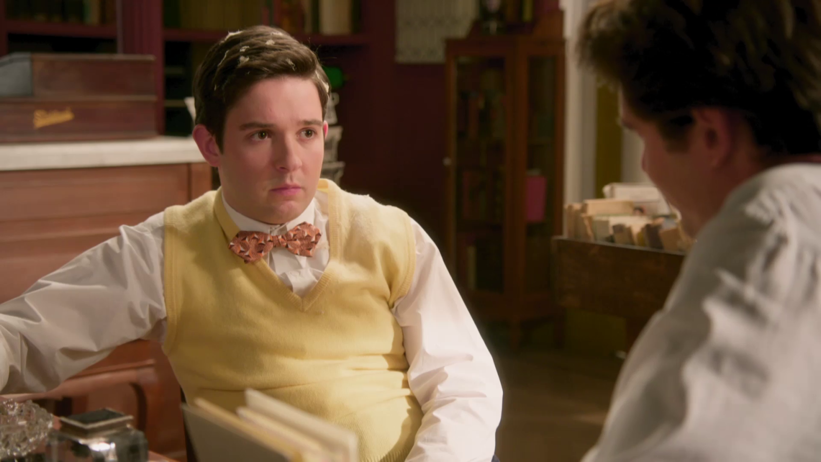 Miguel le da una lección a Salvita - Salón de té La Moderna | Ver