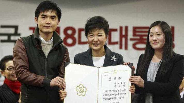 Telediario 1 - Una presidenta en Corea del sur