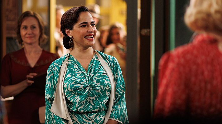 Salón de té La Moderna - Estrellita Castro visita las galerías de 'La Moderna'