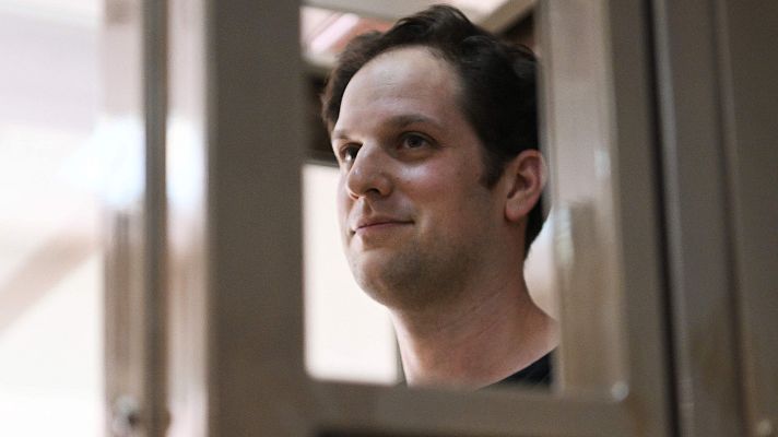 Telediario 2 - Rusia realiza el mayor canje de prisioneros con Occidente desde la Guerra Fría