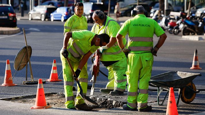 Informativo 24h - El paro desciende en julio por sexto mes consecutivo hasta los 2,5 millones de personas