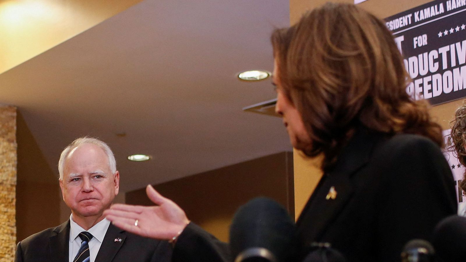 Tim Walz, el compañero de fórmula de Harris en su carrera hacia la Casa Blanca | Ver