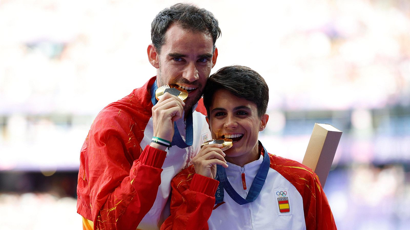 Álvaro Martín y María Pérez, a RTVE: "No cambiamos ganar el oro juntos" - Atletismo JJOO París 2024 | Ver