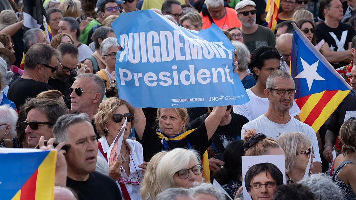 Telediario 2 - Puigdemont huye otra vez tras su breve aparición en Barcelona