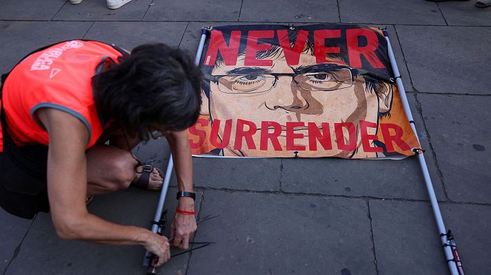 Telediario 2 - De la huida de Puigdemont a la detención de varios mossos: ¿qué ha pasado?