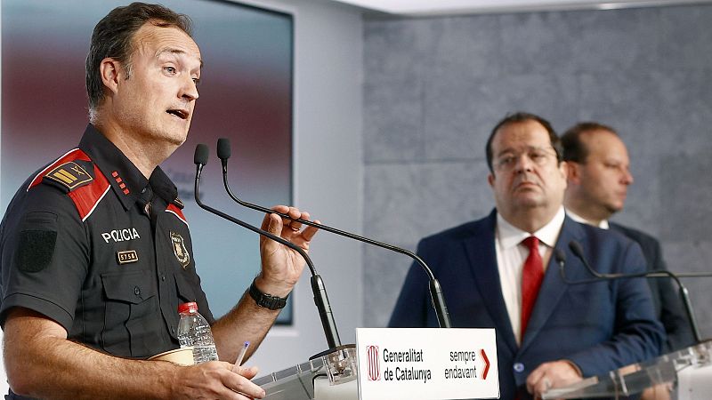 Los Mossos, sobre la no detención de Puigdemont: "La masa hace un muro y no les permiten acceder" - 24 horas | Ver