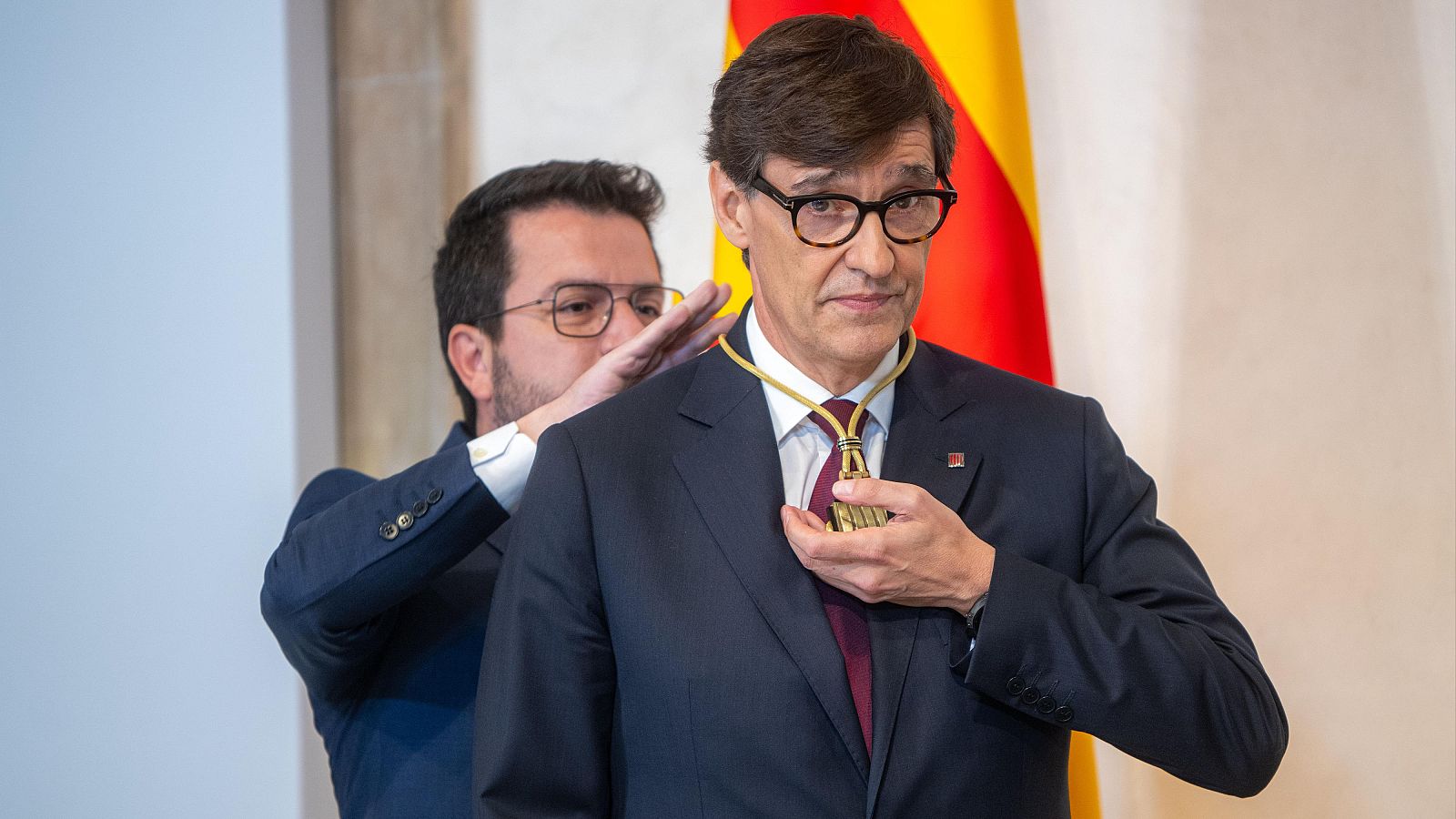 Illa toma posesión como presidente de la Generalitat y buscará "unir respetando la diversidad" - Informativo 24h | Ver