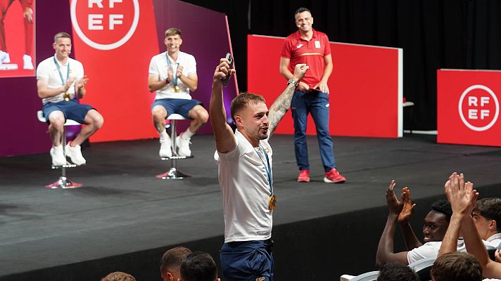 Fútbol JJOO París 2024 - Santi Denia: "Estos chicos no saben lo que tienen colgado al cuello"